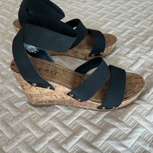 Esprit Sz 7.5 black elastic bands, gold rivet, cork 3.5” wedge heel - Picture 5 of 8